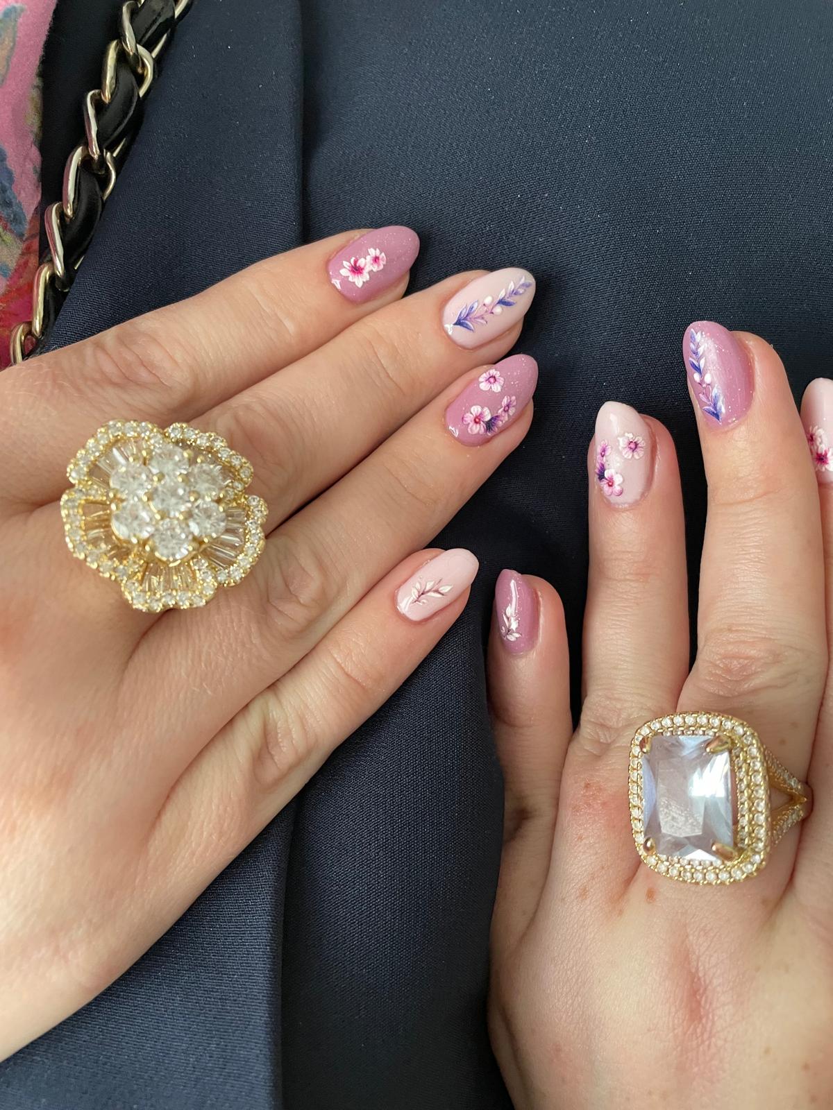 Floral hybrid manicure — Bahia Nails La Herradura