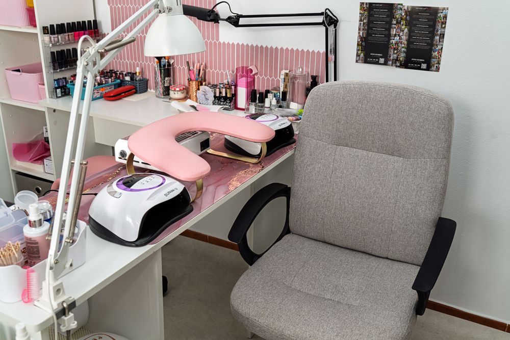 Maniküreplatz bei Bahia Nails in La Herradura, 15 Minuten von Nerja